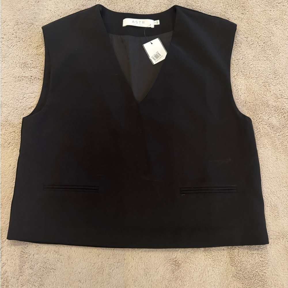 NWT ASTR Black V-Neck Sleeveless Top Small